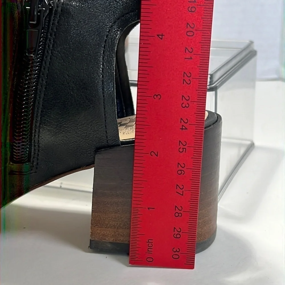 Vince Camuto Sternat “shooties”.